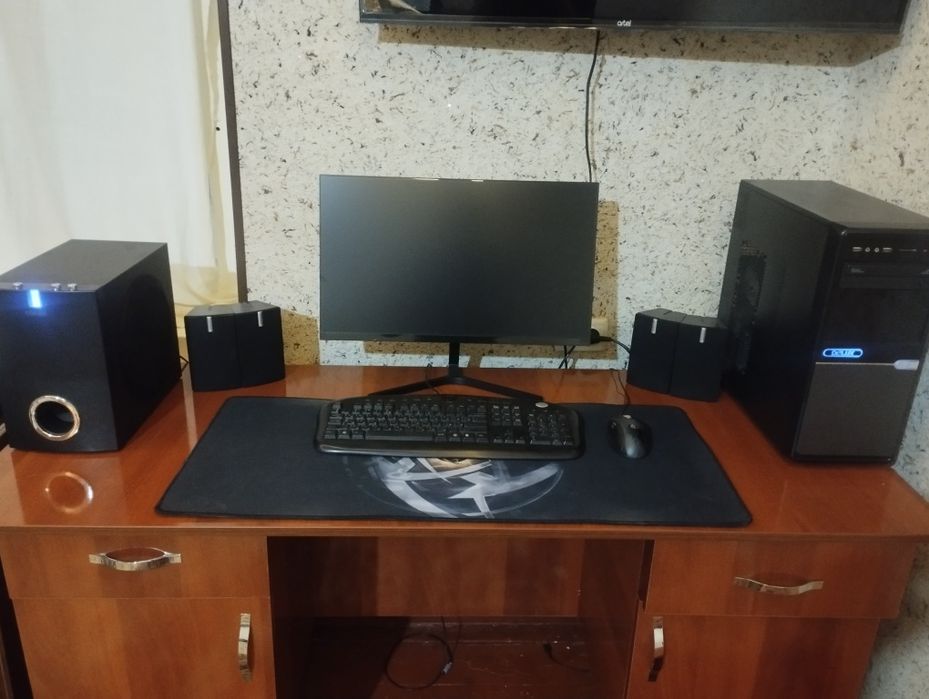 Kompyuter sotiladi yaxshi xolatda