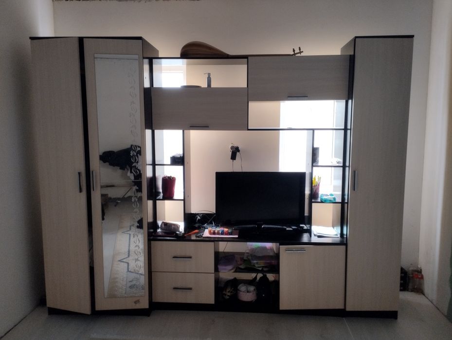 Продам горку для гостиной