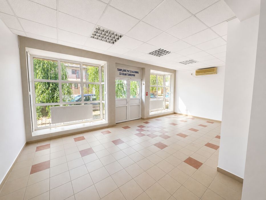 Spațiu comercial pregătit pentru magazin, birou sau salon