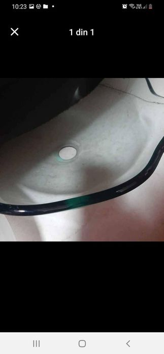 Vând 2 chiuvete una din sticlă una ceramică