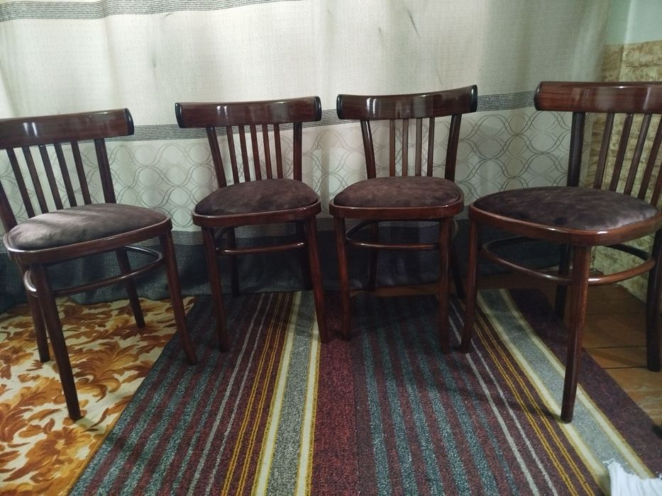 Срочно продам венские стулья с мягкой сидушкой, в идеальном состоянии