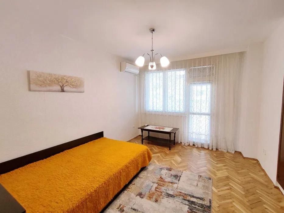 Дава се под наем Четиристаен апартамент в Варна, Червен площад - 110 кв.м за 767 € - Снимка #5