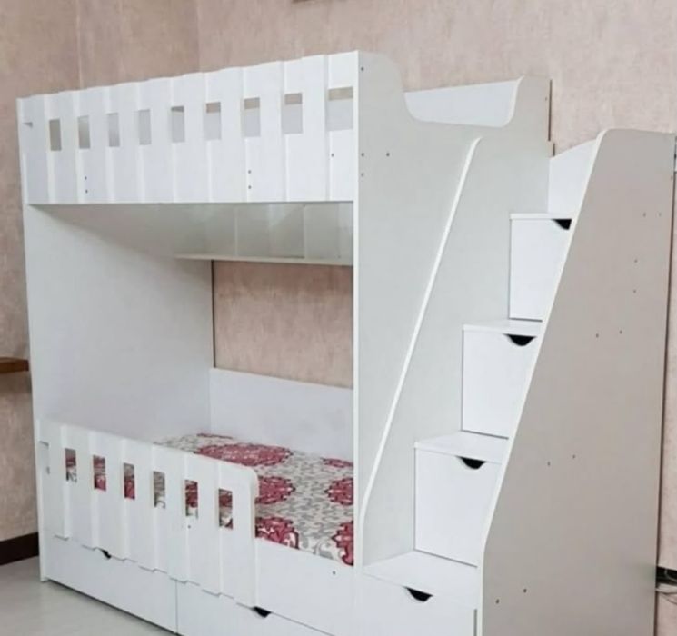 Детская двухъярусная кровать