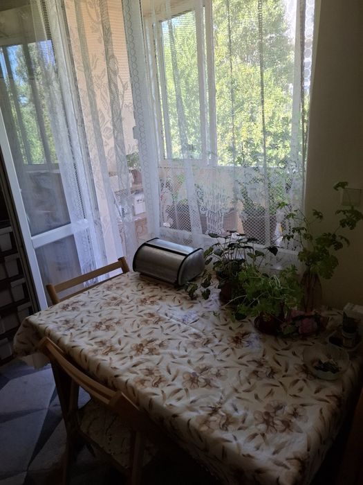 Давам под наем тристаен в кв.Студ.град дългосрочно