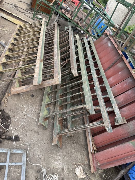 Vând scară metalica 3000x800