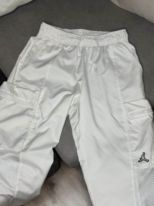 Дамски бели карго панталони Nike Jordan