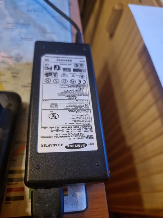 Laptop Samsung cu încărcător