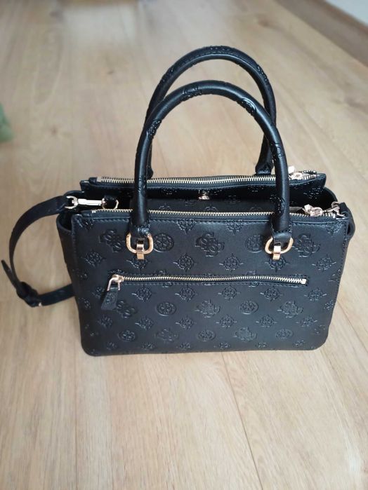 Дамска чанта Guess