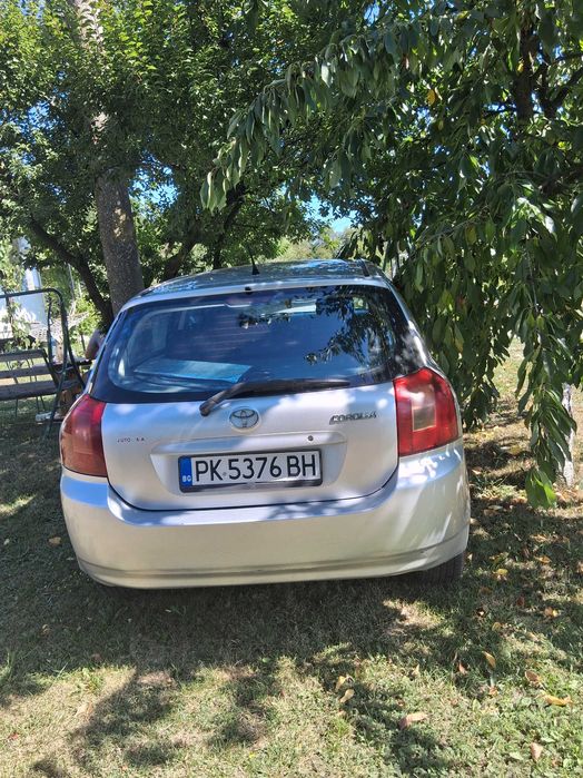 Продавам Toyota Corolla