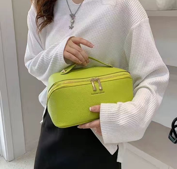 Косметичка объемная