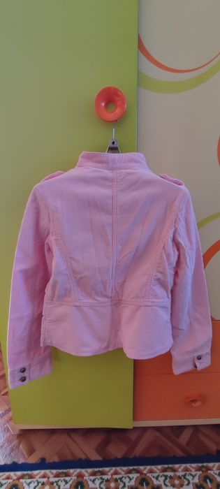 Продам курточку  на девочку