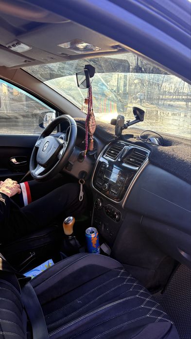 Рено сандеро 2018 год