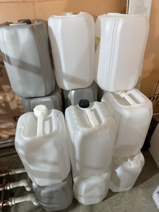 Продам канистры в отличном состоянии