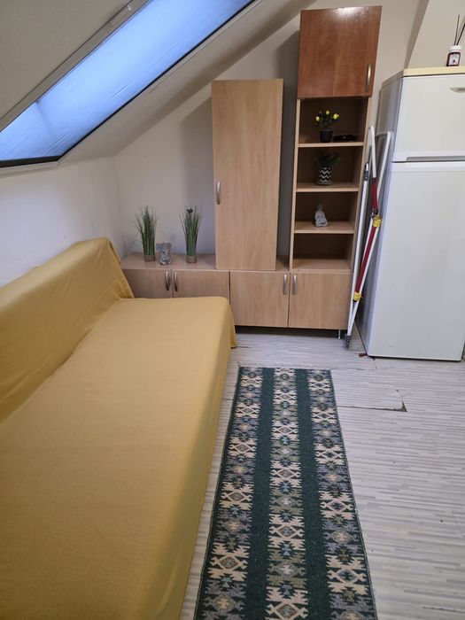 Vând garsoniera la mansardă, etaj 3, baie proprie