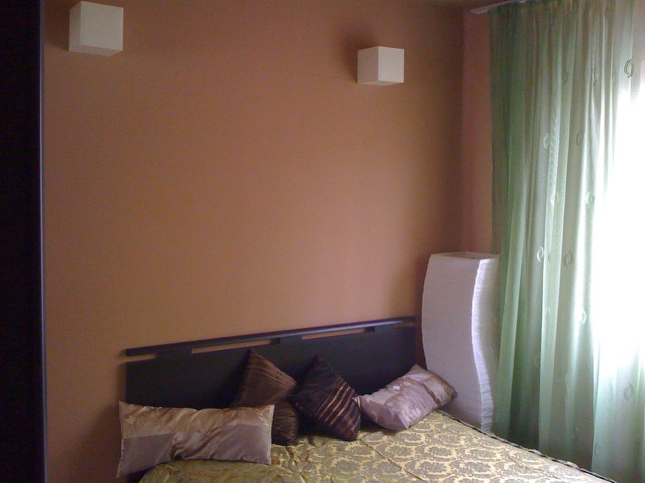 Pers. Fizica Vând apartament cu 3 camere Cetate locatie excelenta.