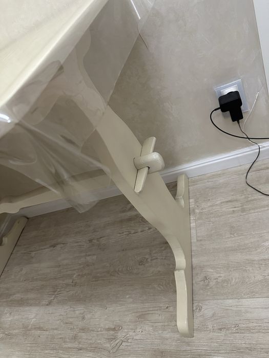 Стол обеденный