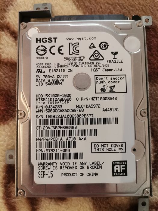 Vând  2 hard-diskuri și 4 ramii