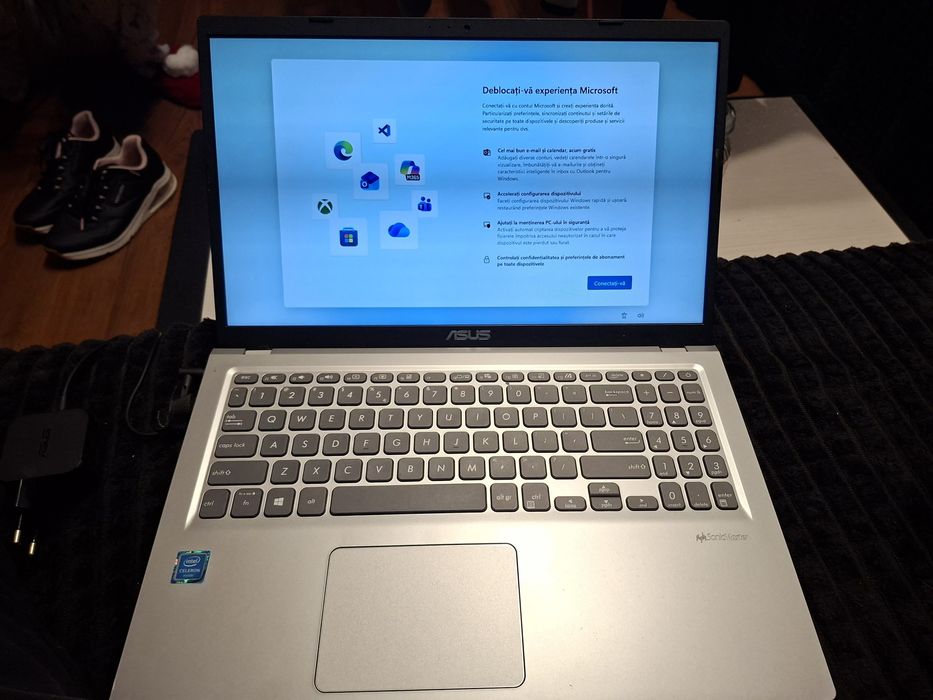 Vand laptop asus x515m
