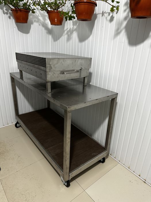 Gratar cu masa si hota verticala integral din inox