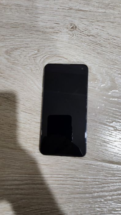 Samsung Galaxy S10e — Ideal holatda, ixcham va kuchli!