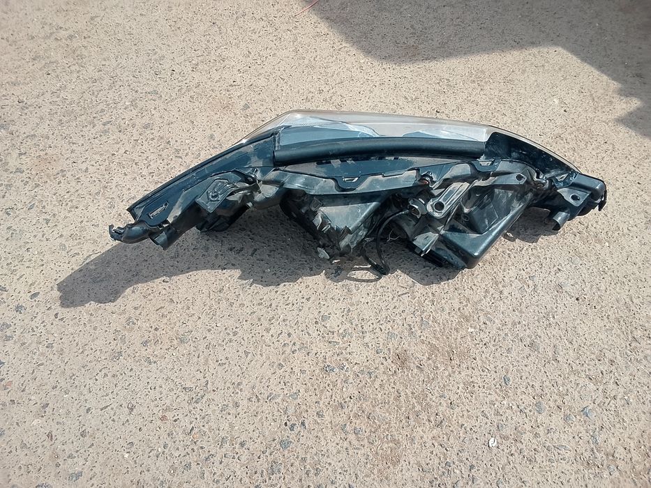 Продам фару от камри 70