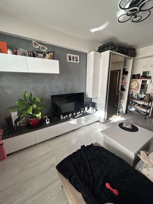 Vand Garsoniera Militari Residence