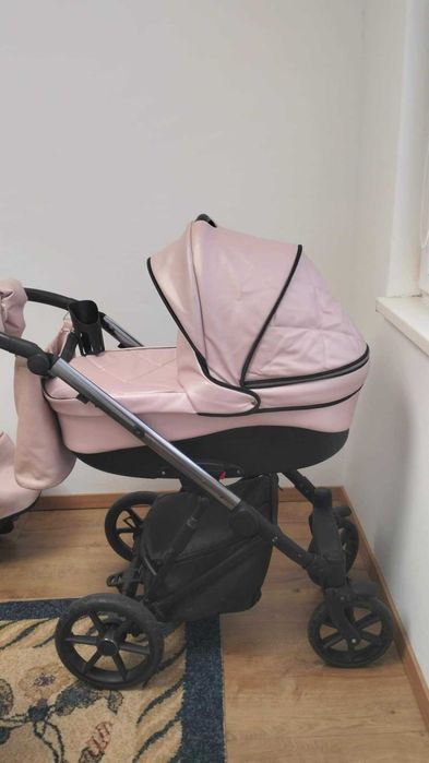 Продавам бебешка количка 3в1