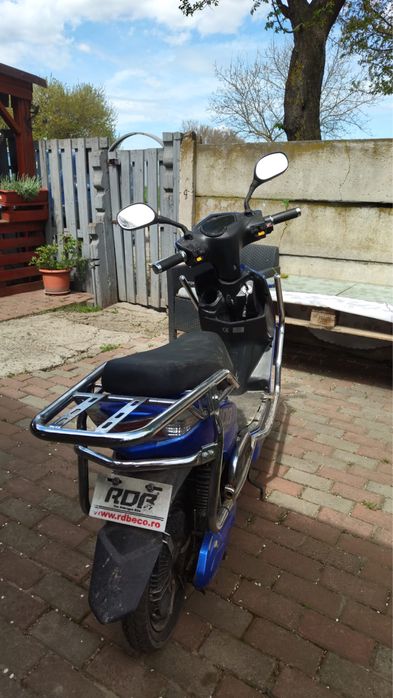 Scuter electric vultur