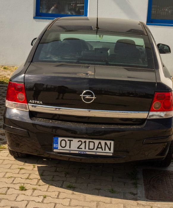 Opel Astra H Sedan, 1.6 benzina, 115cp
