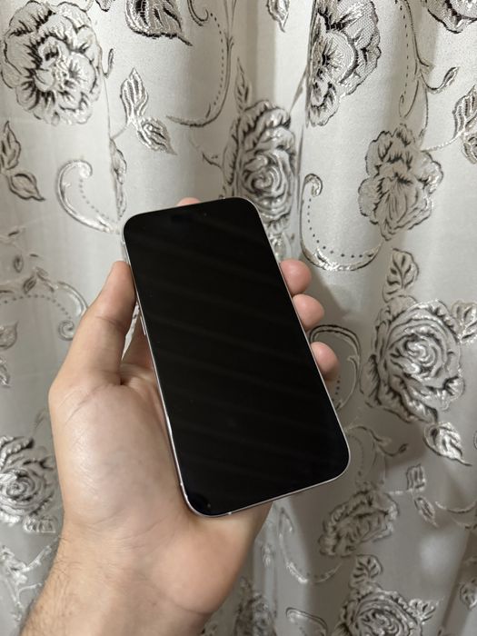 Se vinde iPhone 15 PRO alb 256 GB bateria 88%