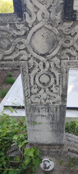 Vand doua locuri de veci in Cimitirul Sf.Vineri