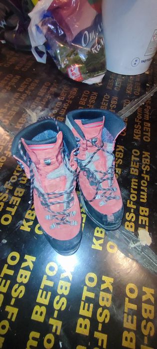 Туристически обувки Lowa 42