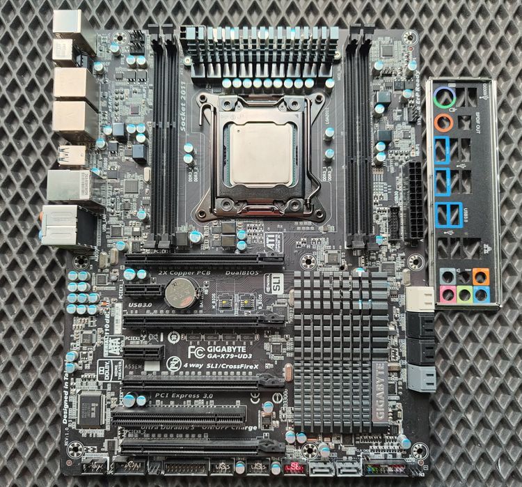 Материнская плата Gigabyte GA X79 UD3 + Intel Xeon E5-2690