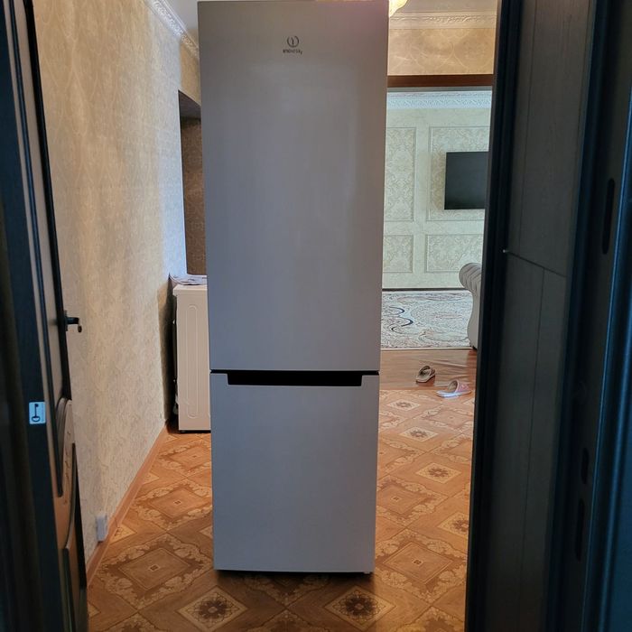 Срочно!!! Срочно!!! Срочно!!! Продам  холодильник INDESIT