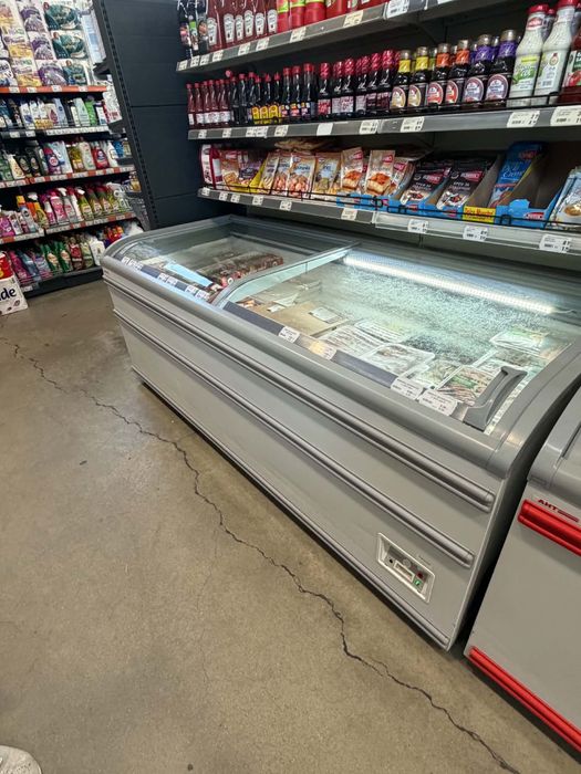 Продавам Фризерни ракли AHT  210см