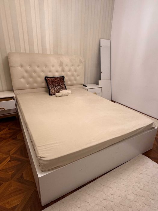 Pat dormitor + noptiere + comoda