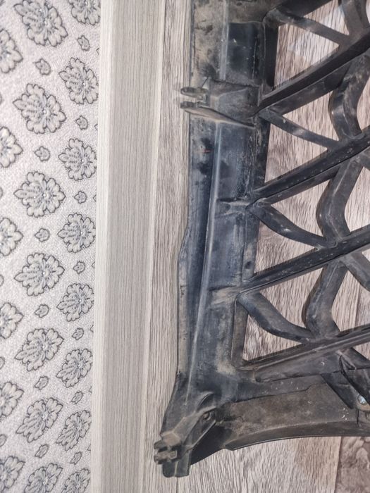 Продам решотку монтеро спорт