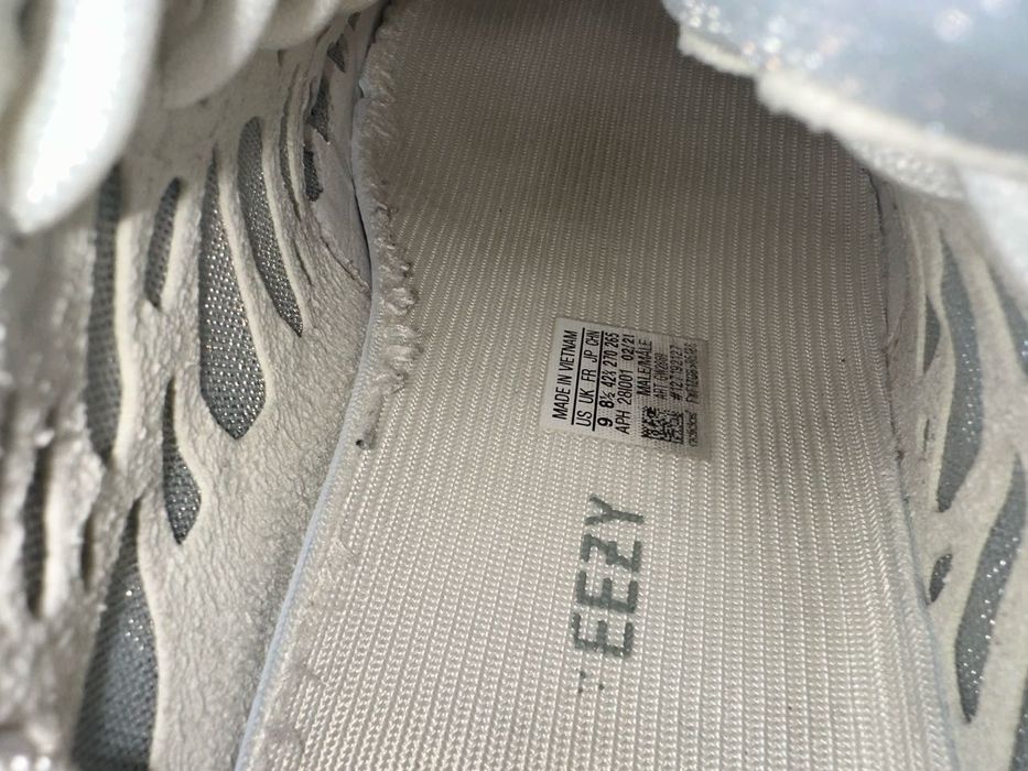 Yeezy 350V2 Mono Ice marimea 42 2/3