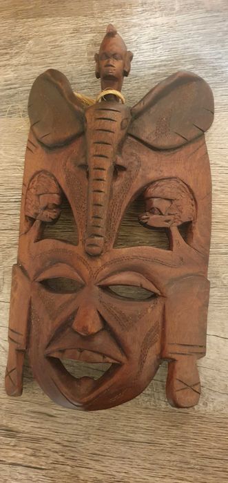 Busturi si masti africane din lemn de abanos