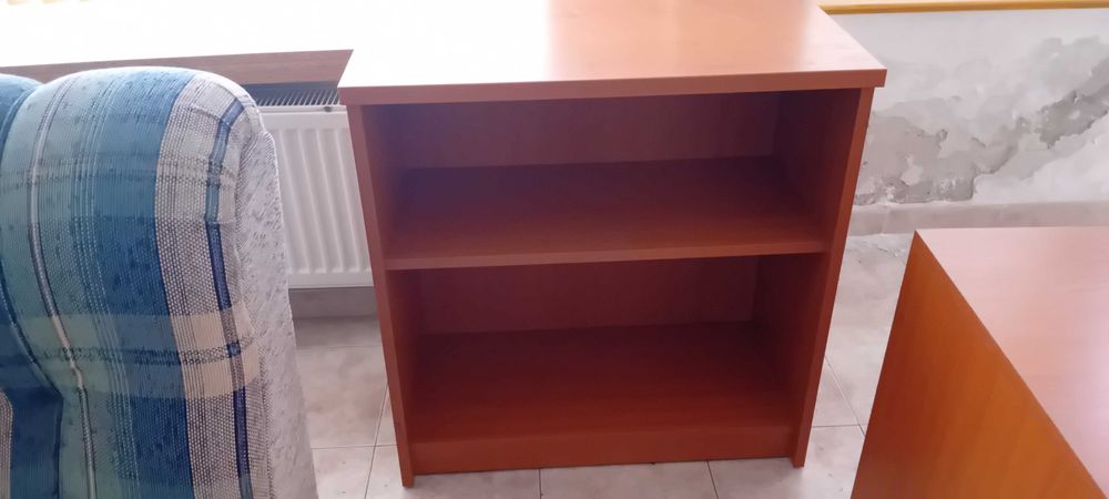 4 модула за офис обзавеждане.