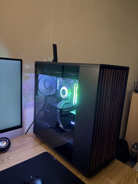 Геймърски компютър- RX 9070XT , 32GB DDR5 RAM , Ryzen 7 7700