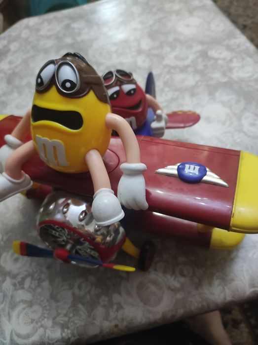 Фирменный самолёт, копилка для конфет