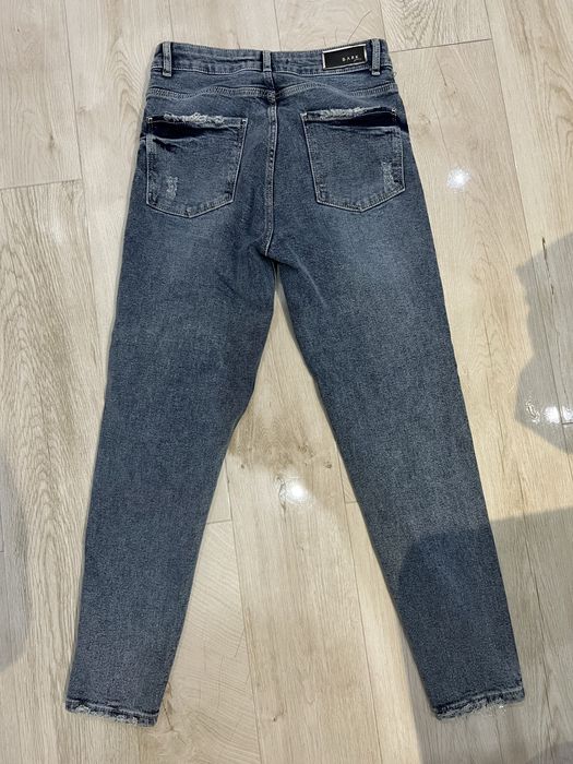 Дънки момиче