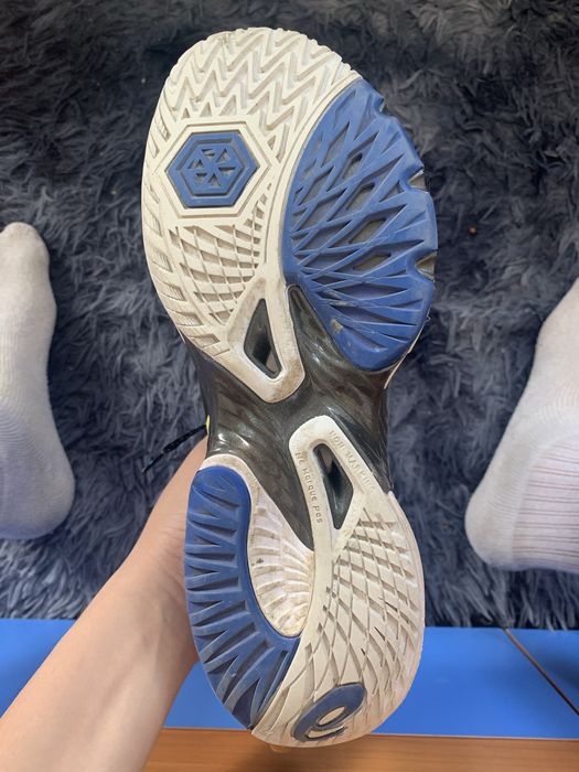 Продам Asics metarise