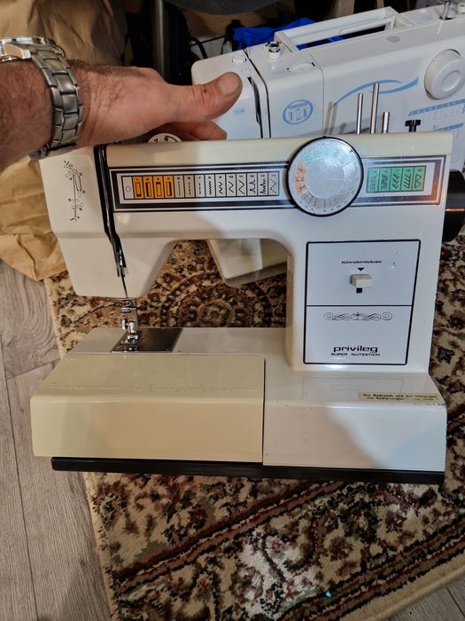 Mașina de cusut Elna Privileg și Sincer