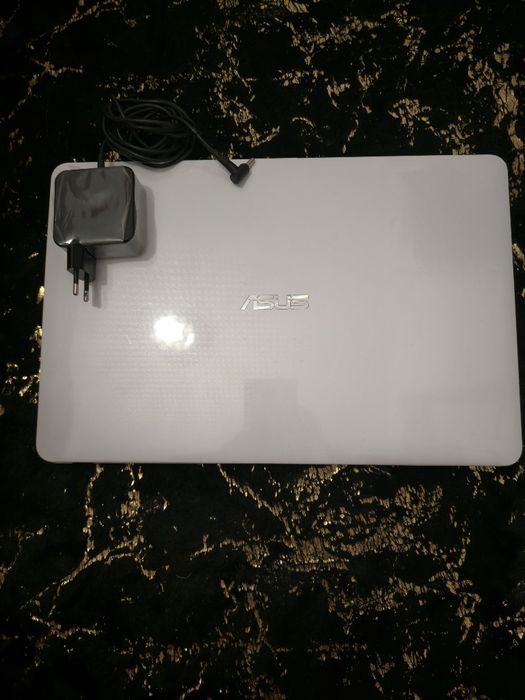 Laptop notebook Asus.