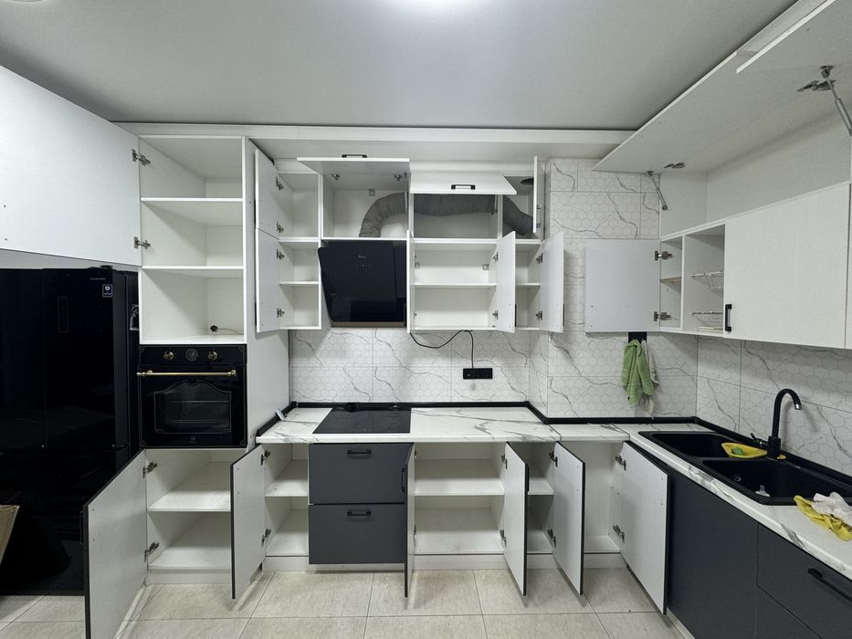 кухонная гарнитура срочно продам