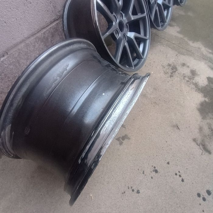 Тесла 3 джанти с датчиците .