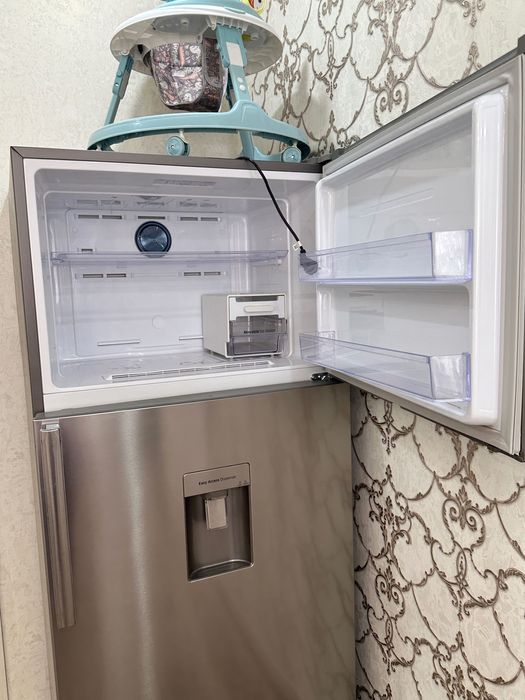 Холодильник Samsung