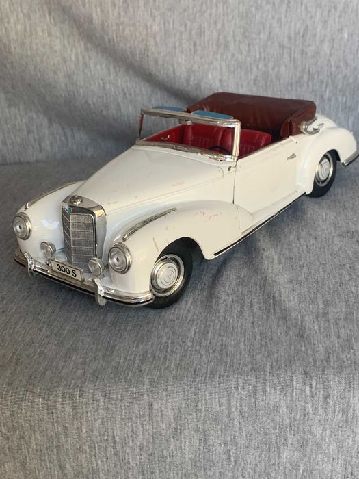 кобичка Mercedes-Benz 300 S